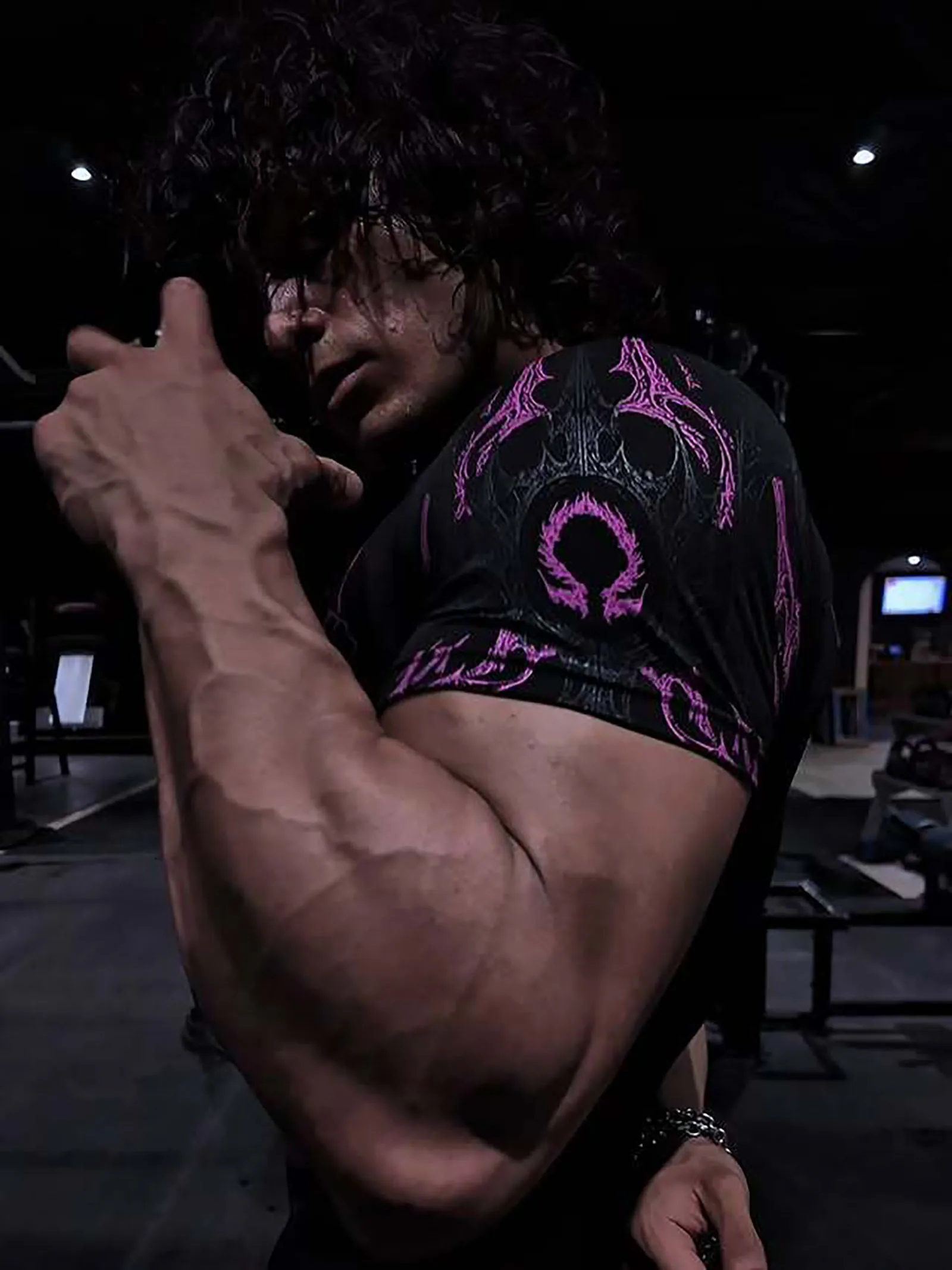 تي شيرت رياضي للرجال مطبوع عليه قوطي داكن تي شيرت عضلات عالي المرونة وسريع الجفاف للتدريب على كمال الأجسام صيف 2025