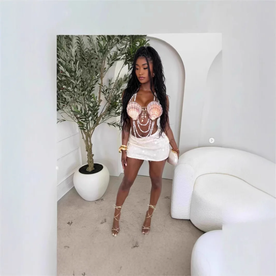 2025 mulher roupas topo camiseta nova concha feminina roupa interior all-match colete peito decoração corpo corrente halter pescoço topo