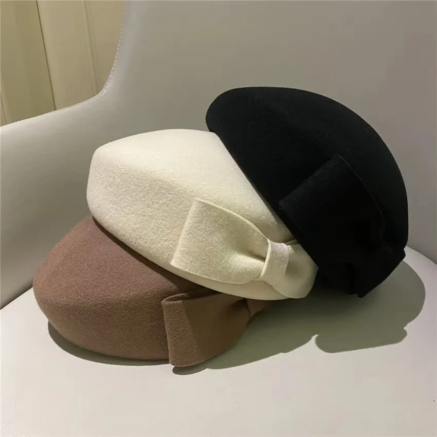 Zimowa moda Wełniany beret dla kobiet Filcowy kapelusz z kokardą Biały czarny kapelusz Fedora Koktajlowy kapelusz ślubny w kościele