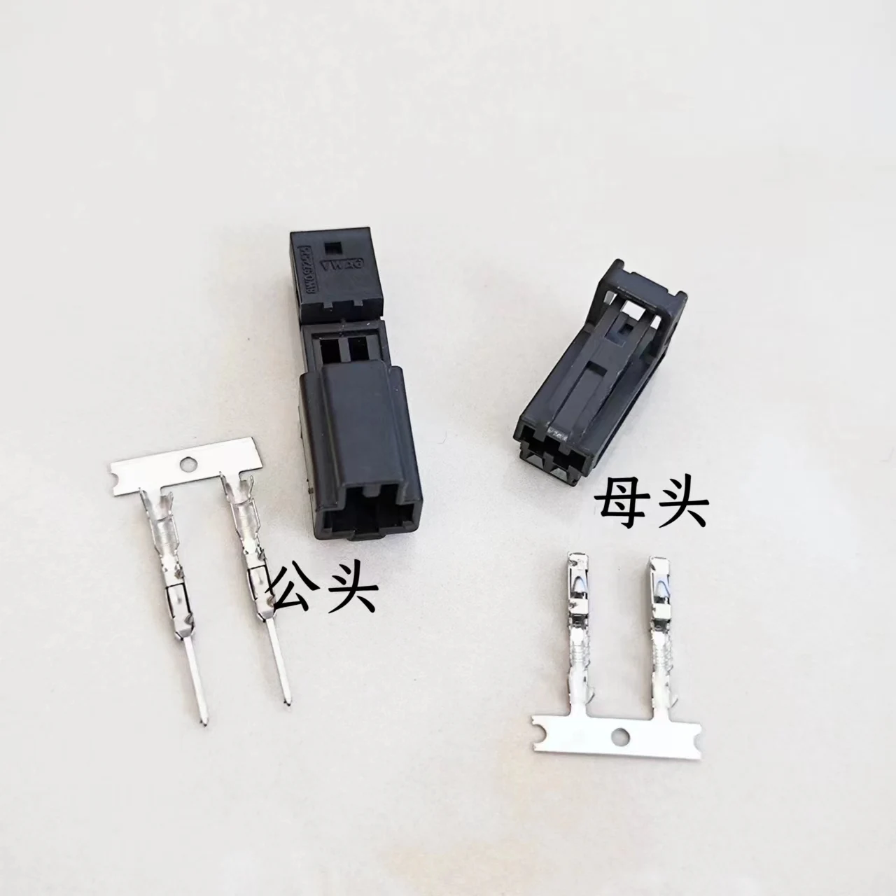 4E0 972 575/ 8W0 971 832 V olkswagen A udi ضوء لوحة الترخيص، ضوء فوتويل، ضوء الفرامل عالي التركيب 2 فتحة التوصيل 4E0 972 575 #5