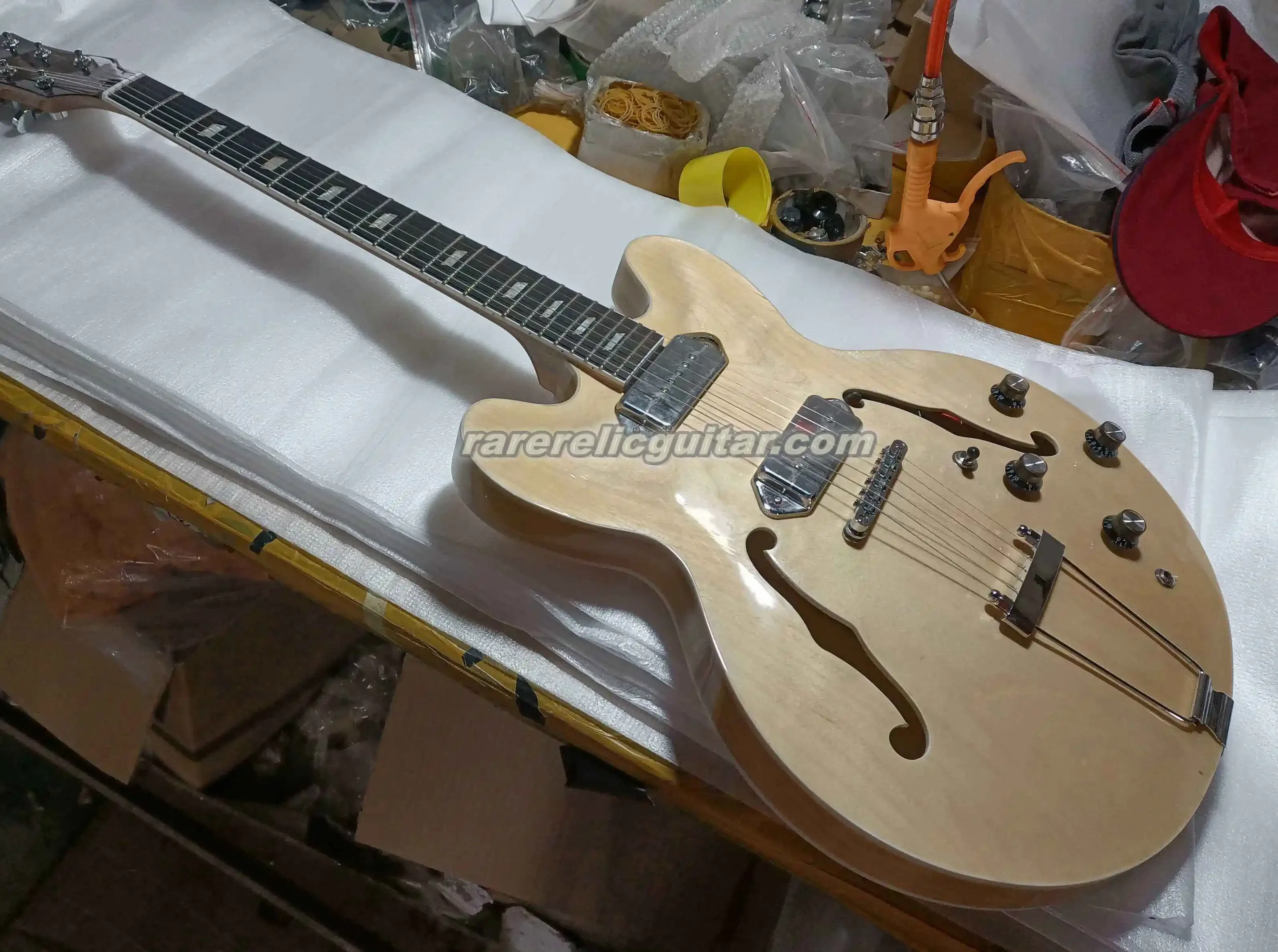 Custom John Casino Natural Maple Semi Hollow Body Jazz Electric Guitar Dog Ear P90 Pickups Double F Hole Metal Trapeze Tailpiece