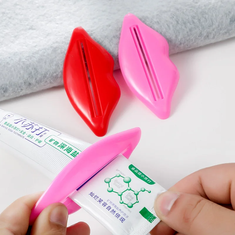 1Pcs Top Sale Sexy Hot Lip Kiss Bathroom Tube Dispenser Toothpaste Cream Squeezer Home Tube Rolling Holder Squeezer Random Color