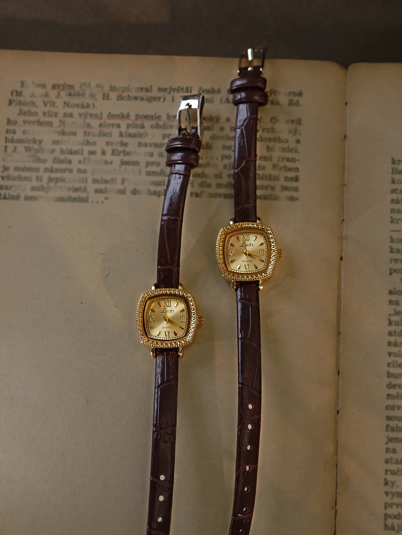 

1 new gold French classic high-class elegant compact exquisite ladies quartz watch with leather strap, square carved dial, simple and charming design temperament, suitable for daily wear and gifts.