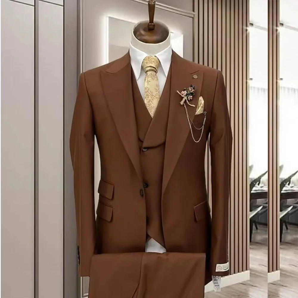 

Fashion Brown Men Suits 3 Piece Jacket Pants Vest Male Clothing Single Breasted Peak Lapel Formal Wedding Full Sets Terno