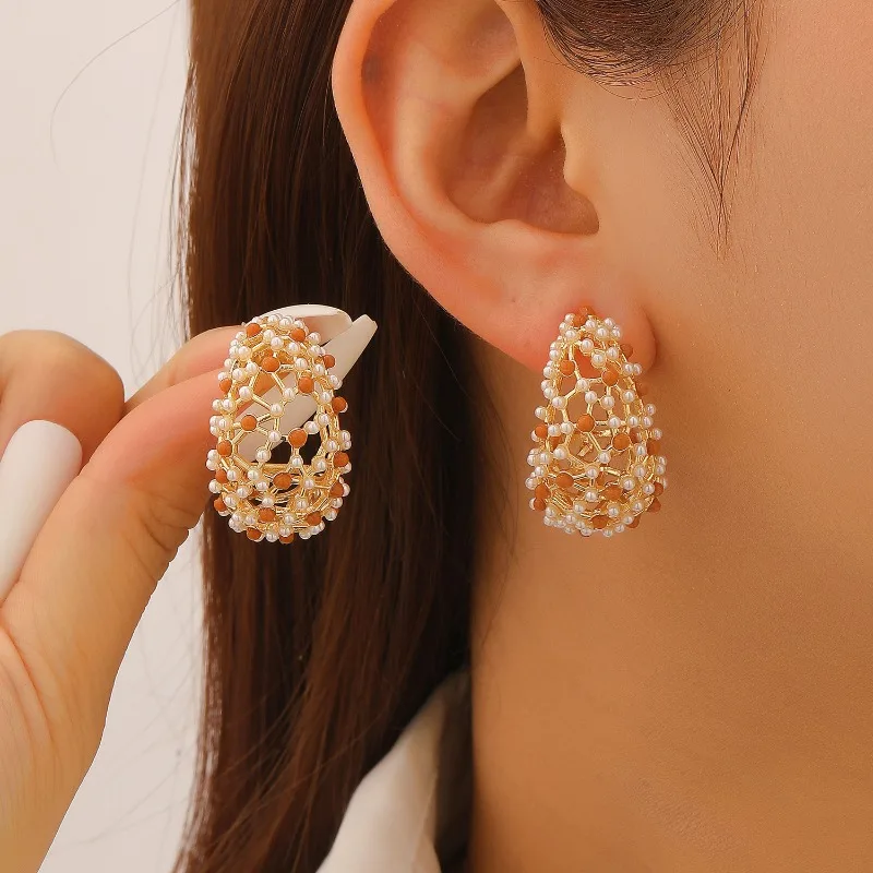 

High end hollow earrings with fashionable temperament, French retro starry sky C-shaped Ear studs