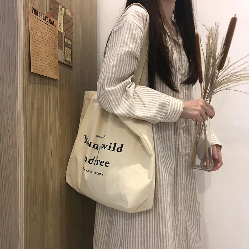 

Fashionable and trendy women's portable canvas bag Large capacity leisure shopping canvas bags Student shoulder bag For travel