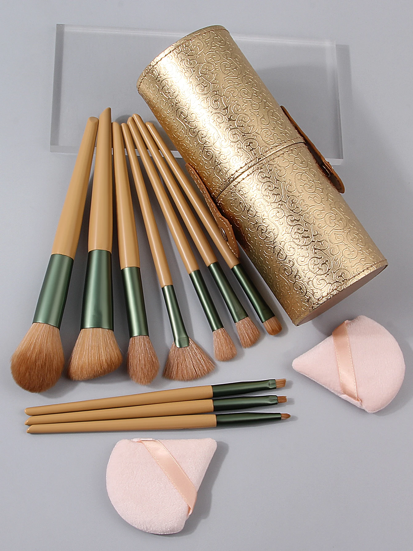 Beginner's Guide 10pcs Makeup brush set,2 triangular powder puffs & a large-capacity storage bucket portable travel beauty tools