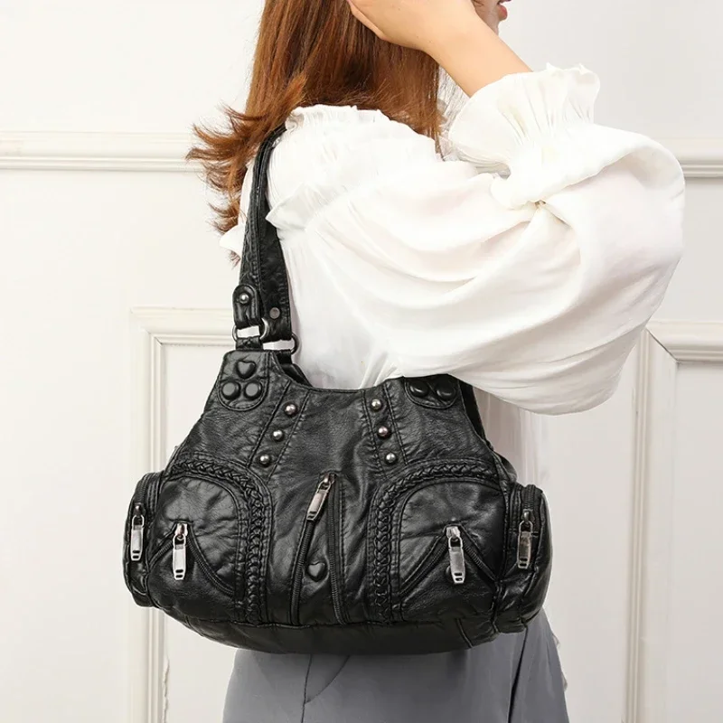 Schwarz y2k Frauen Umhängetasche Vintage Punk Goth Modedesigner Pu Leder Einkaufstasche große Kapazität Niet Motorrad Handtasche