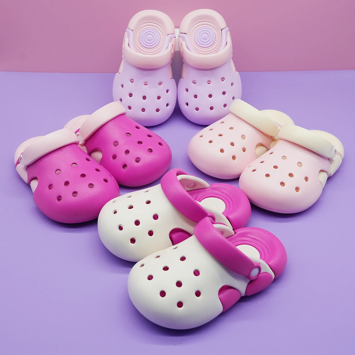 

New Cartoon-Style Barefoot Shoes for Boys and Girls, Fashionable Outdoor Wear, Non-Slip, Height-Increasing, Closed-Toe Slippers 708