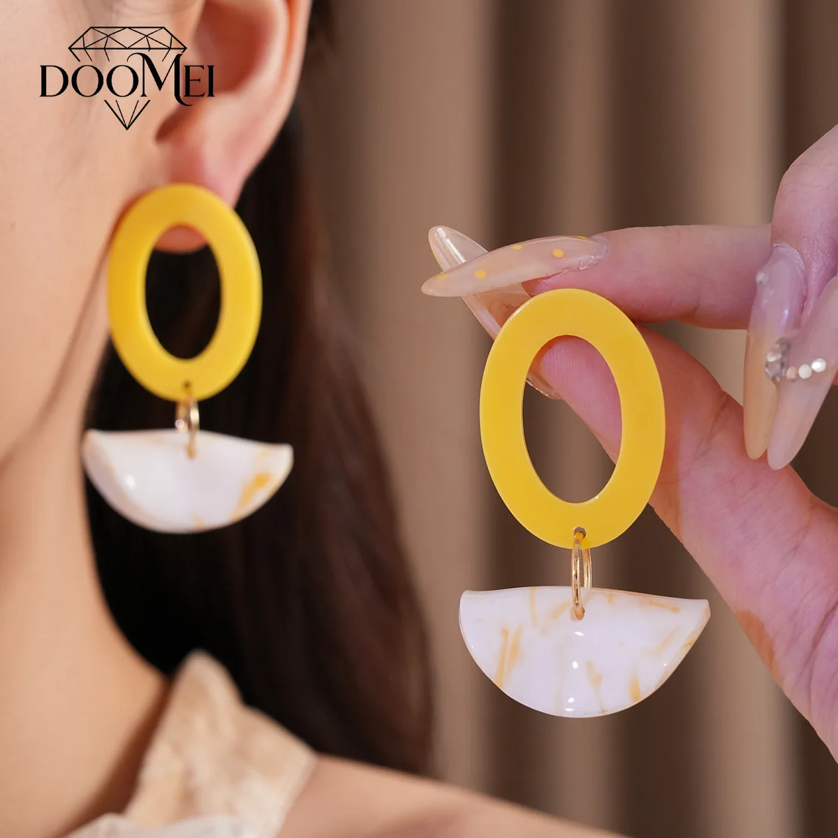 DOO MEI Yellow Geometric Oval Dangle Earrings for Women Simple Fashion Resin Drop Earrings Dating Wedding Party Ear Jewelry