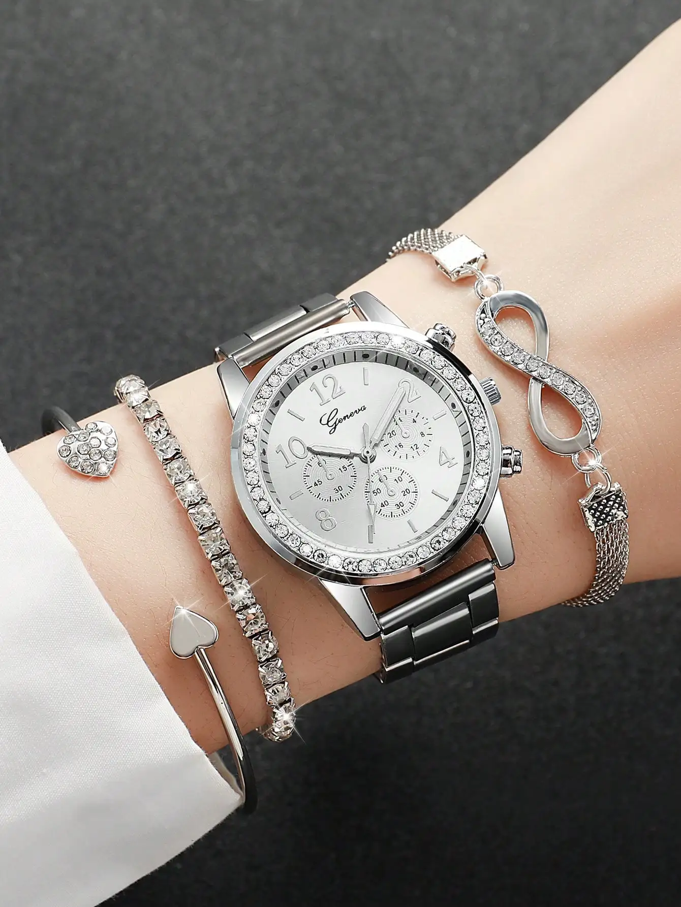 

Набор из 4 предметов: женские часы из стали с кристаллами и браслет