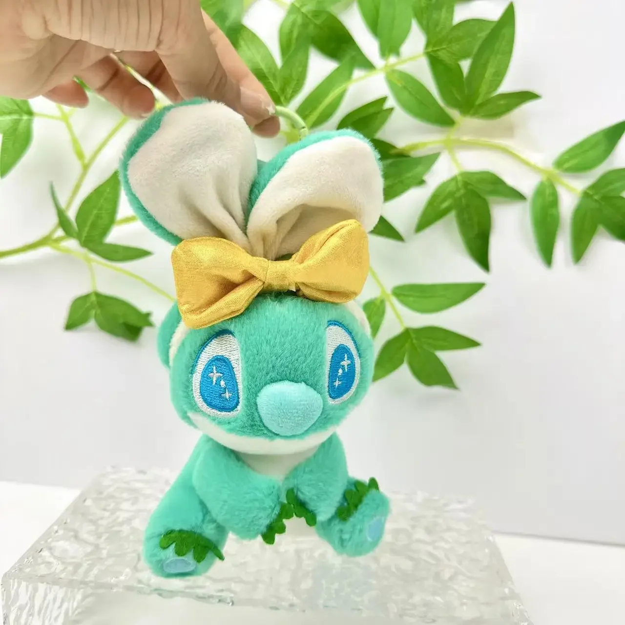 ตุ๊กตาสติทช์หูใหญ่สีสันสดใส พร้อมโบว์  ลดราคาพิเศษ  ของขวัญน่ารักสำหรับเทศกาลคริสต์มาส  ใช้เป็นพวงกุญแจหรือห้อยกระเป๋าได้