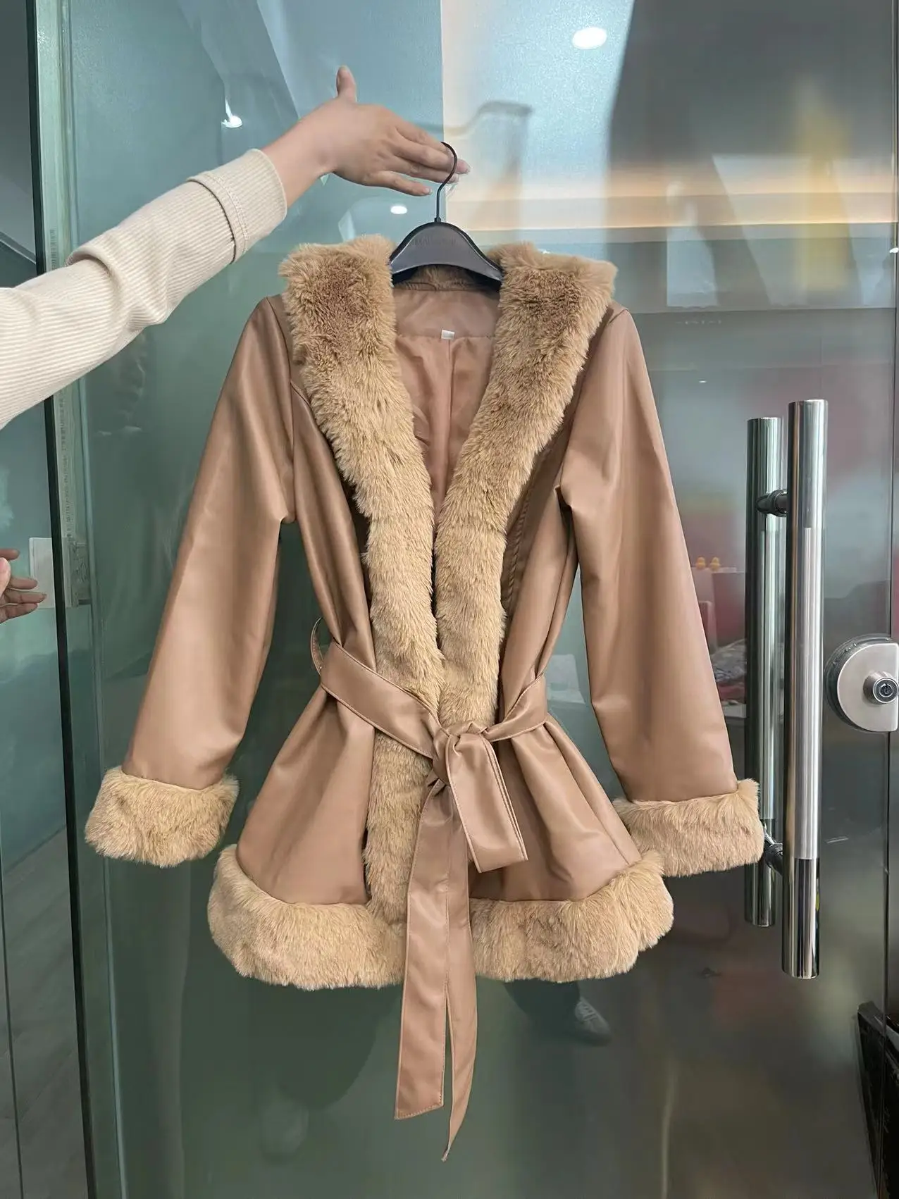 Women Faux Fur Short Coats Jackets Turn Down Collar Coat Thick Warm Y2k Streetwear Jacket Elegant Work Splice Outerwear 2026 5