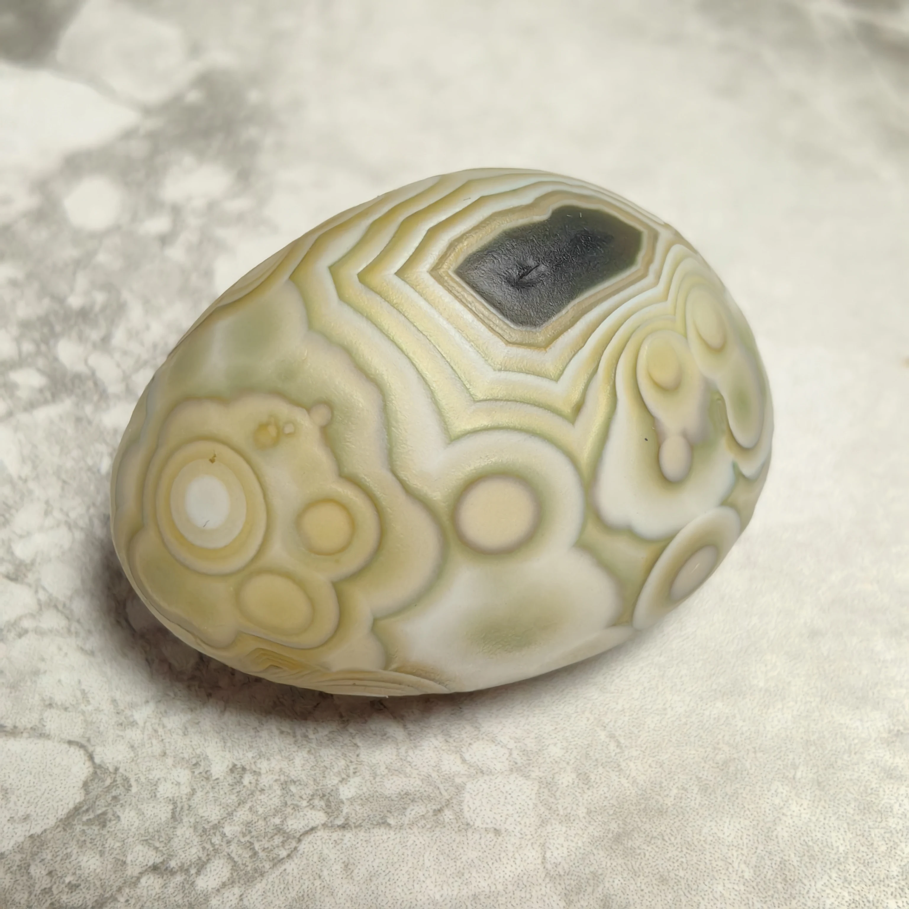 Natural Flower Eye Agate with Silk Eye Pattern for Collectible Ornament  Display Mineral Specimen DIY Jewelry Decoration