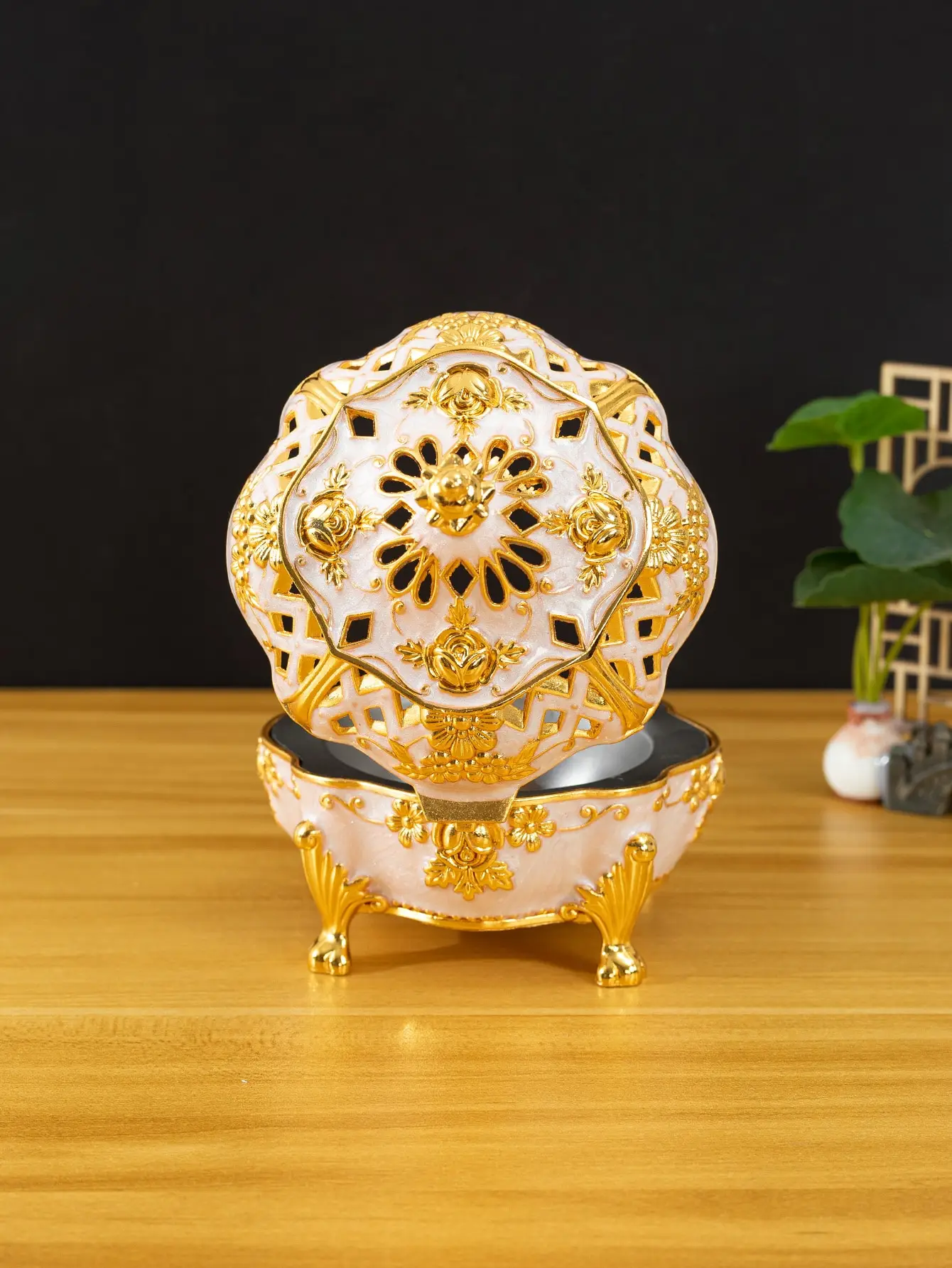 European-style sunflower rose incense burner, high-end home indoor aromatherapy furnace, creative soothing retro office ornament