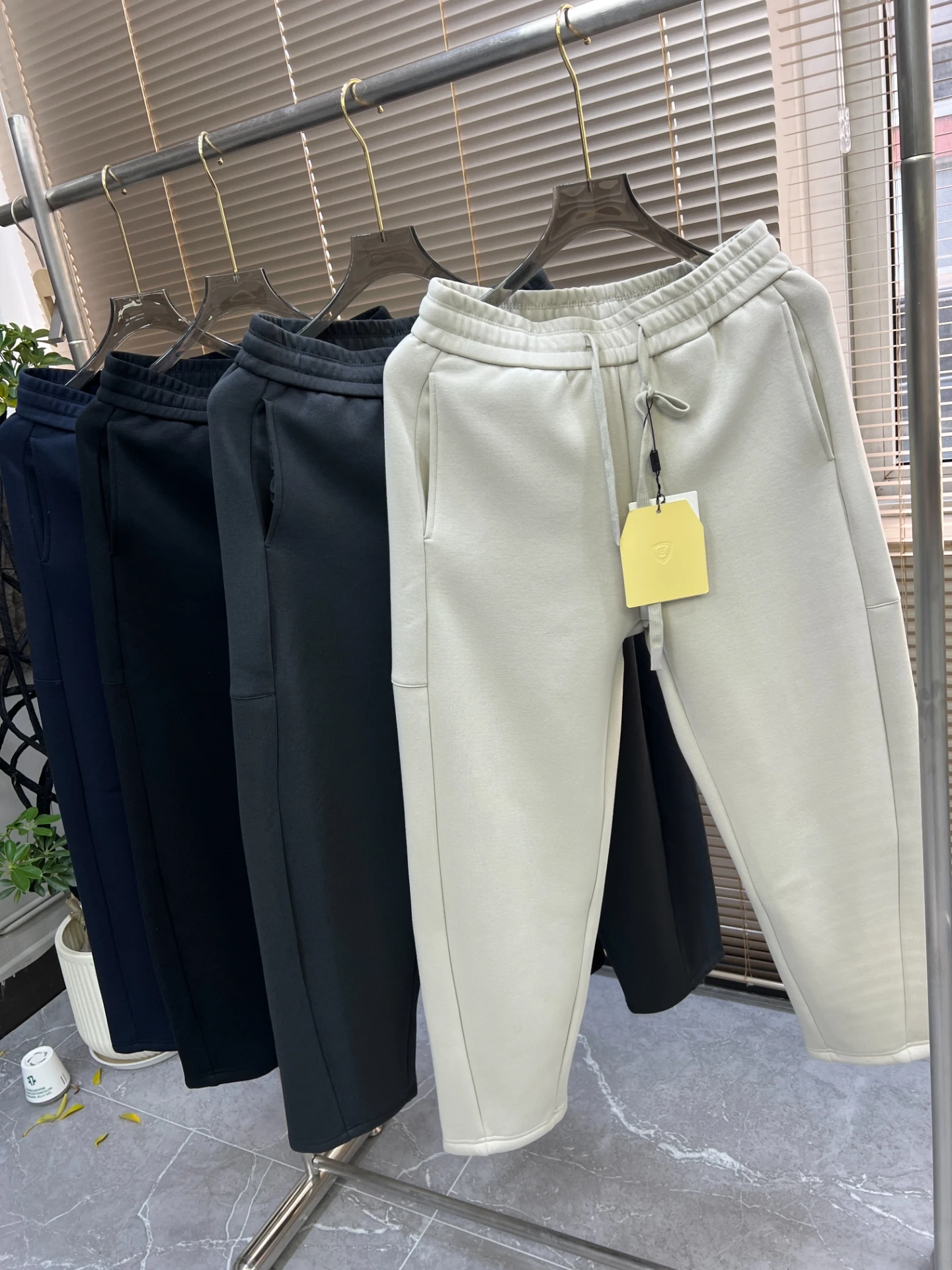 

Men's Winter Faion Pure Color Wide Straight Thi Warm Super Thi Sweatpants Casual Straight Leg Pants Knife ape