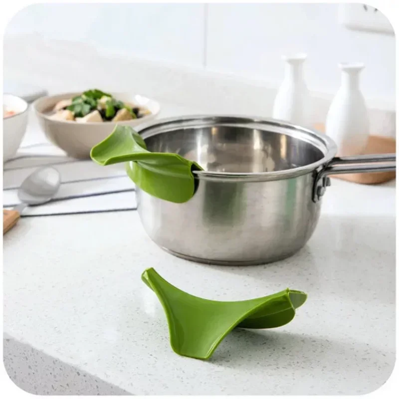 Silicone Colander Anti-spill on Pour Soup Spout Funnel Flow Nozzle Pan Leakproof Tool Useful Cookware Edge Deflector for Kitchen