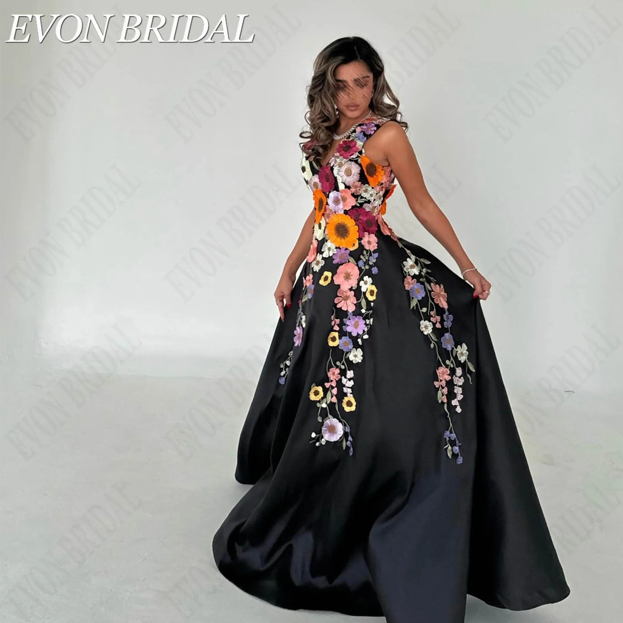 EVON BRIDAL Чёрный Атлас Глубокий V-Вырез Широкие Бретели Цветные Объёмные Цветочные Аппликации Силуэт А-Линия Длинное Платье До Пола На Заказ Для Полных Женщин Вечер Гала Элегантный Легкая Ткань Высокое Качество