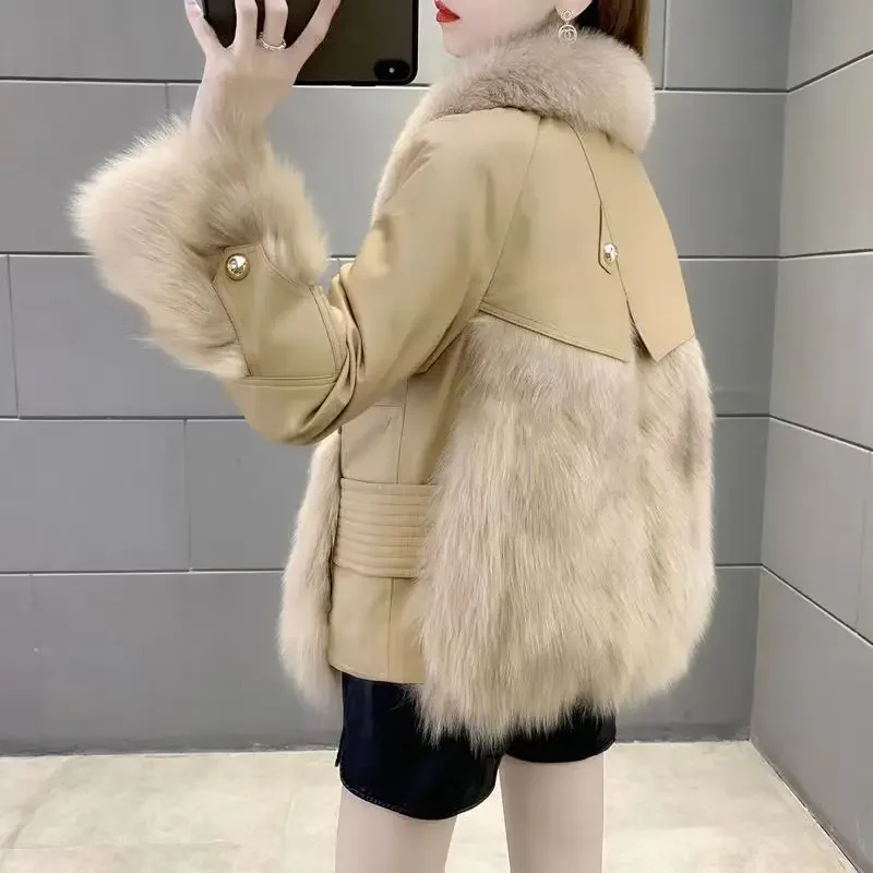 معطف فرو متفجر المرأة الجديدة بولي Leather الجلود الربط تقليد فرو الثعلب موضة النسخة الكورية معطف سميك مستوى المظهر العالي
