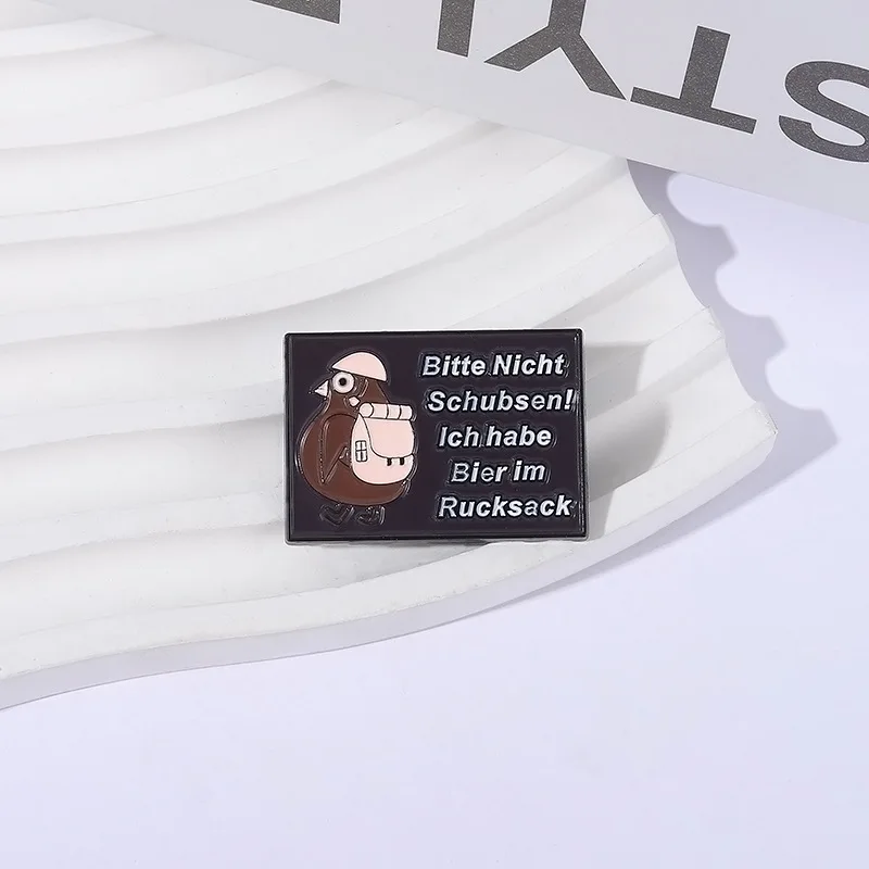 Bittle Nicht Schubsen！ich Habe Bier Im Rucksack Enamel Pins Funny German Quotes Penguin Brooch Backpack Lapel Badge Jewelry Gift