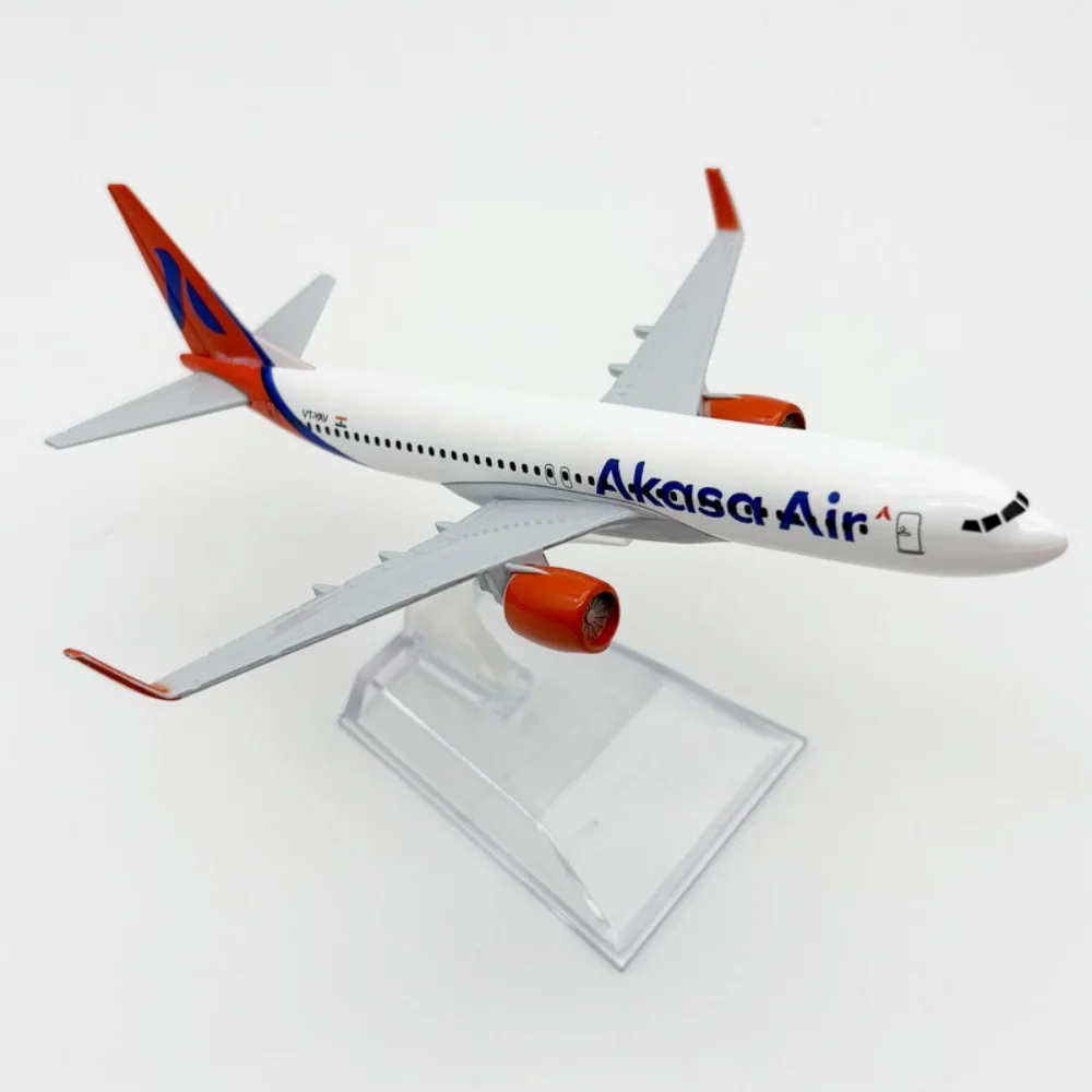 16cm Diecast Metal Airplane B737 Akasa Aviation Model Aircraft 1/400 Scale Planes For Enthusiasts Collection Gifts With Stand