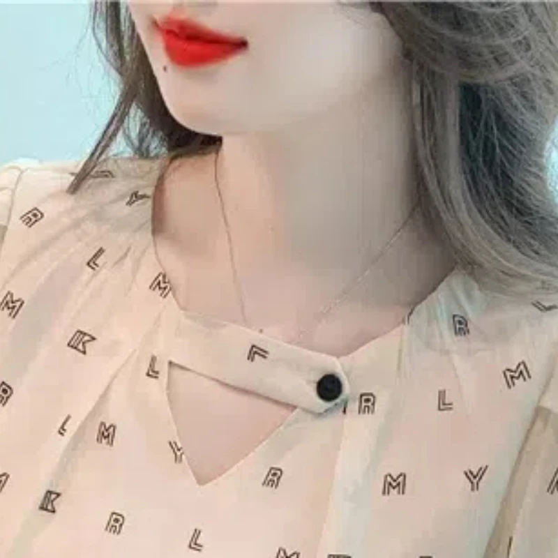 2024 Zomer Dames Vrijetijdsmode Elegante Woon-Werkverkeer V-Hals Pullover Losse Holle Letter Knoop Bubble Mouw Chiffon Shirt Top