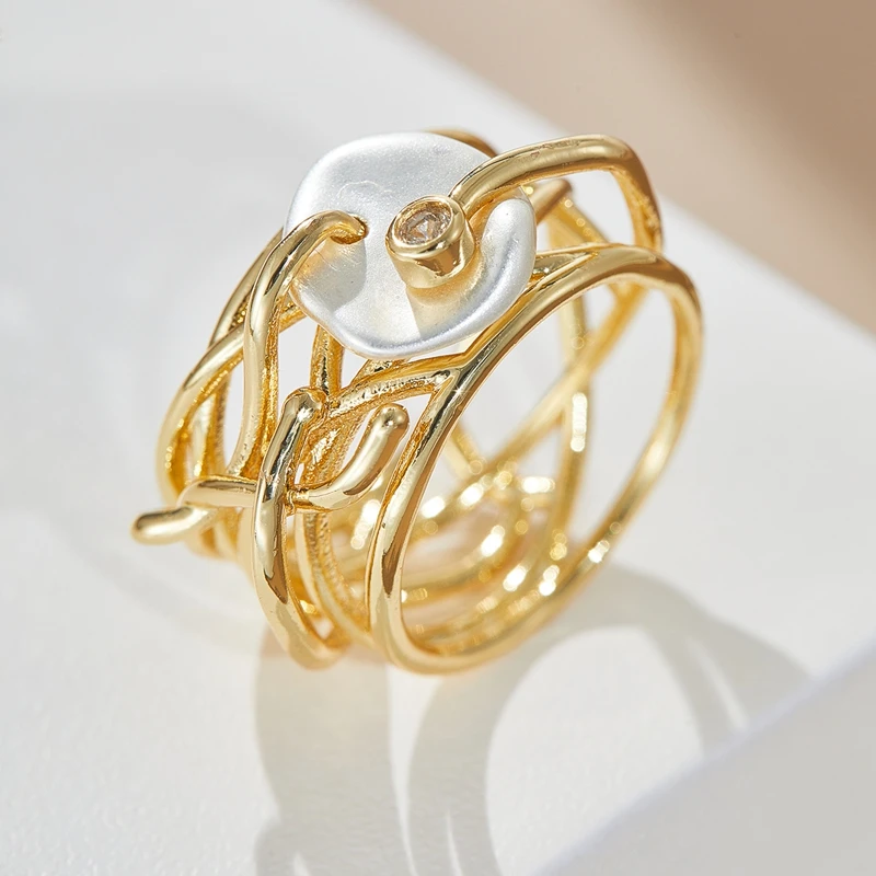 New Trend Niche Geometric Hollow Out Gold Color Irregular Pearl Rings for Women Wedding Party Accessories Gifts Jewelry