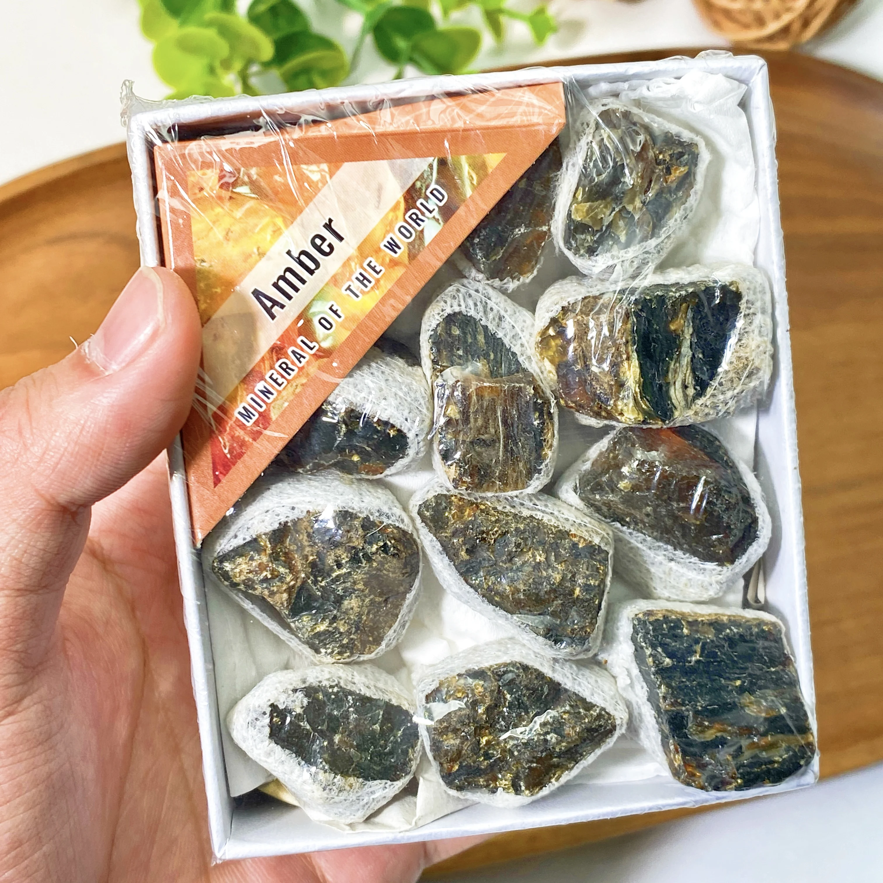 

Случайная 1 коробка, высококачественное украшение в подарочной коробке из янтарного кальцита, натуральный кристалл, необработанный камень, подарок на день рождения, украшение сцены.