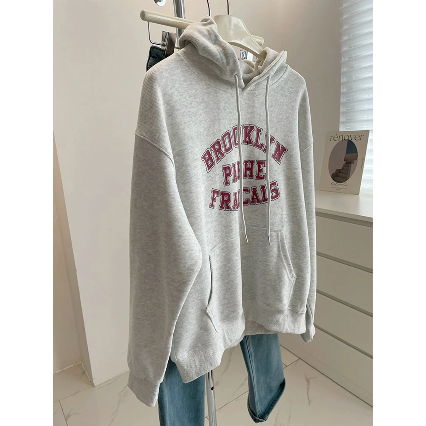 Bluza plus size z nadrukiem liter, luźny krój, wyszczuplająca, jesienno-zimowa, amerykańska marka modowa, damska bluza, casualowy top.