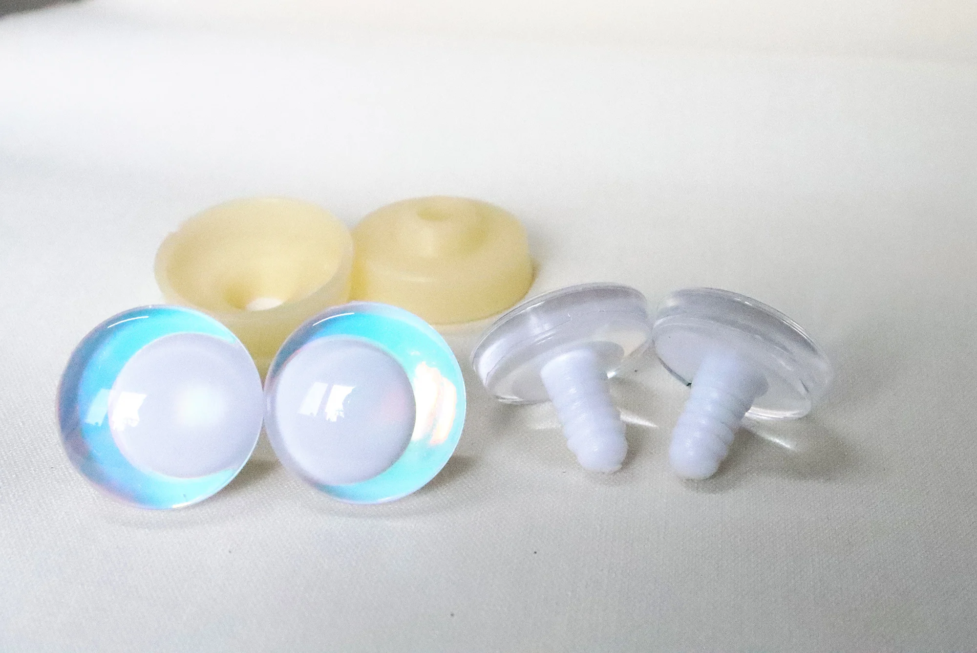 20 Stück Masckaszem 14 mm bis 35 mm weiße Pupillen, 3D-komische, runde Glitzer-Spielzeugaugen mit harter Unterlegscheibe für Plüschpuppen – HC10 – Detail 4