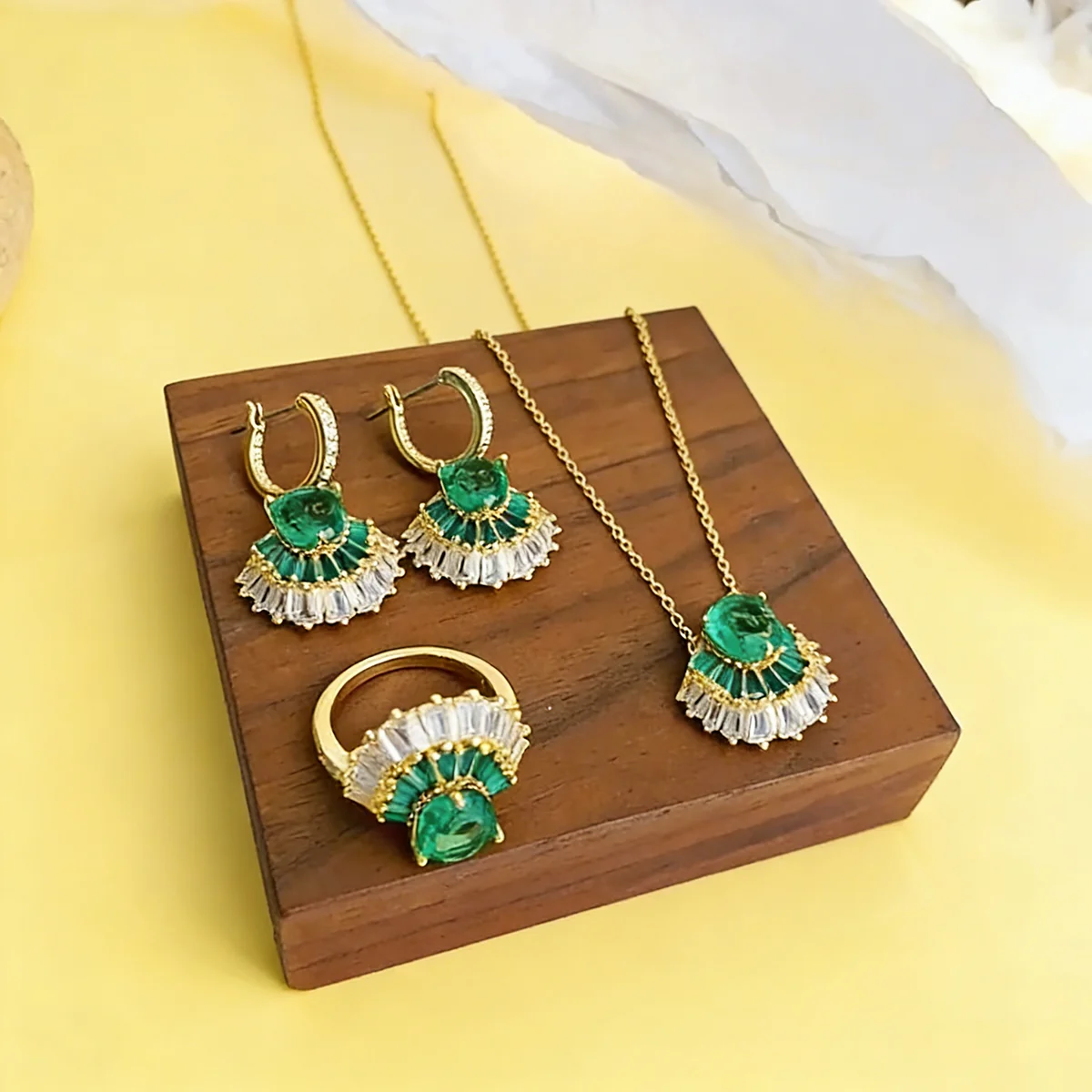 

Original Designer Jewelry Luxury Pink Blue Fine Set for Women Charms Shell Necklace Earrings Bracelet Romantic Christmas