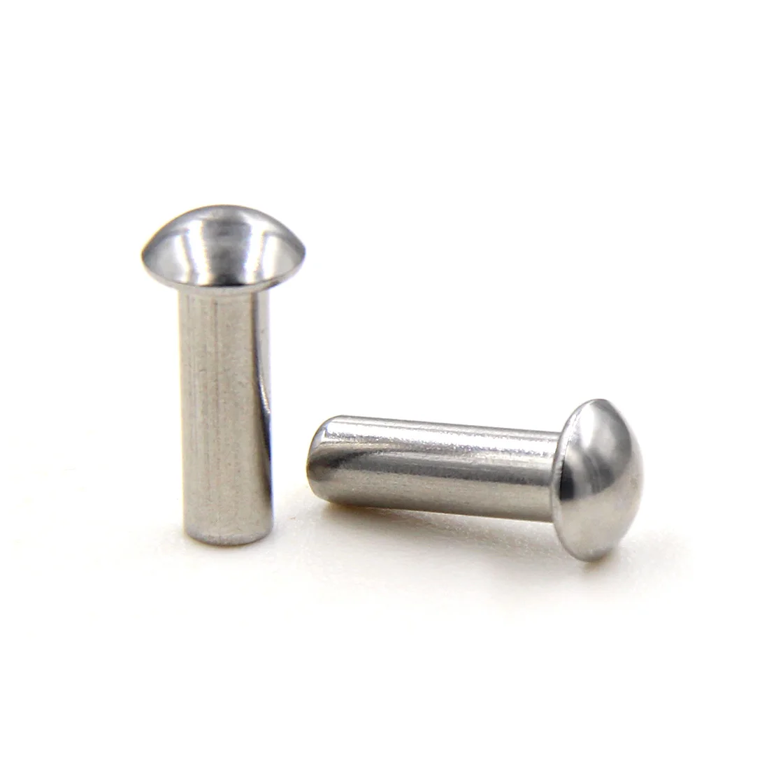M2 M3 M4 M5 304 Remachadora de aço inoxidável Rebites de cabeça redonda GB867 Rebites sólidos de cabeça de botão para fixação durável
