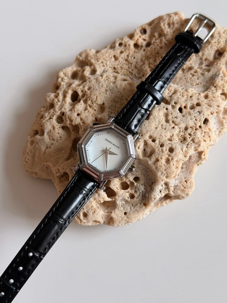 2026 Vintage Hexagonal Ladies Watch Simple Pointer Waterproof Quartz Watch High Quality Leather Women Watch Business Dress
