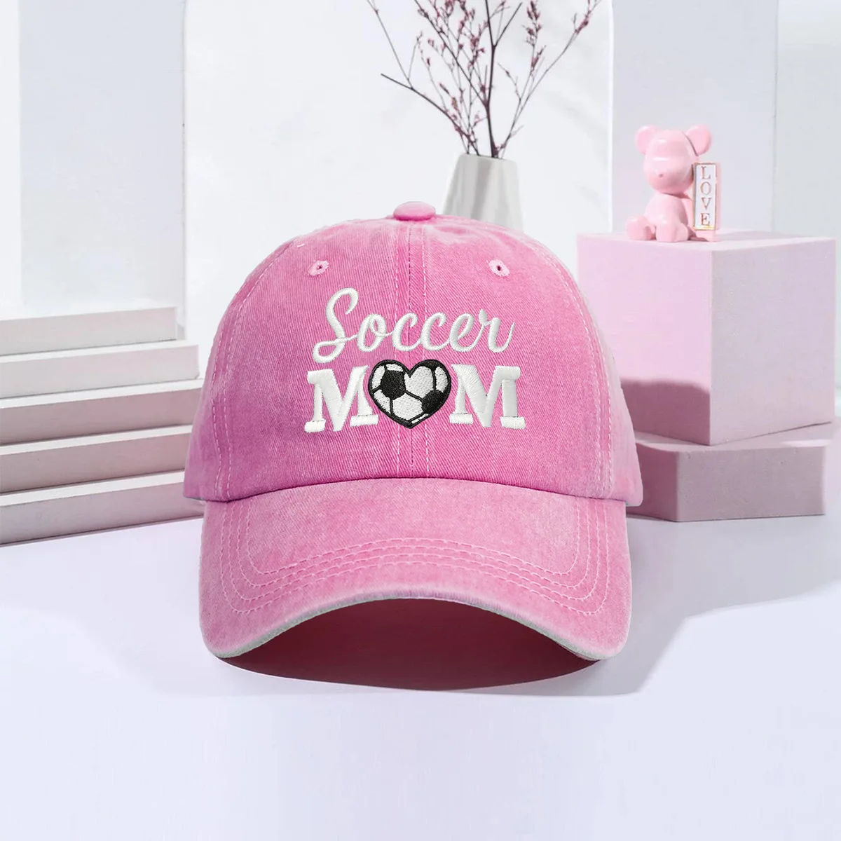 An embroidered SOCCER MOM soccer pink baseball cap suitable for men and women traveling outdoor sports spectator visor