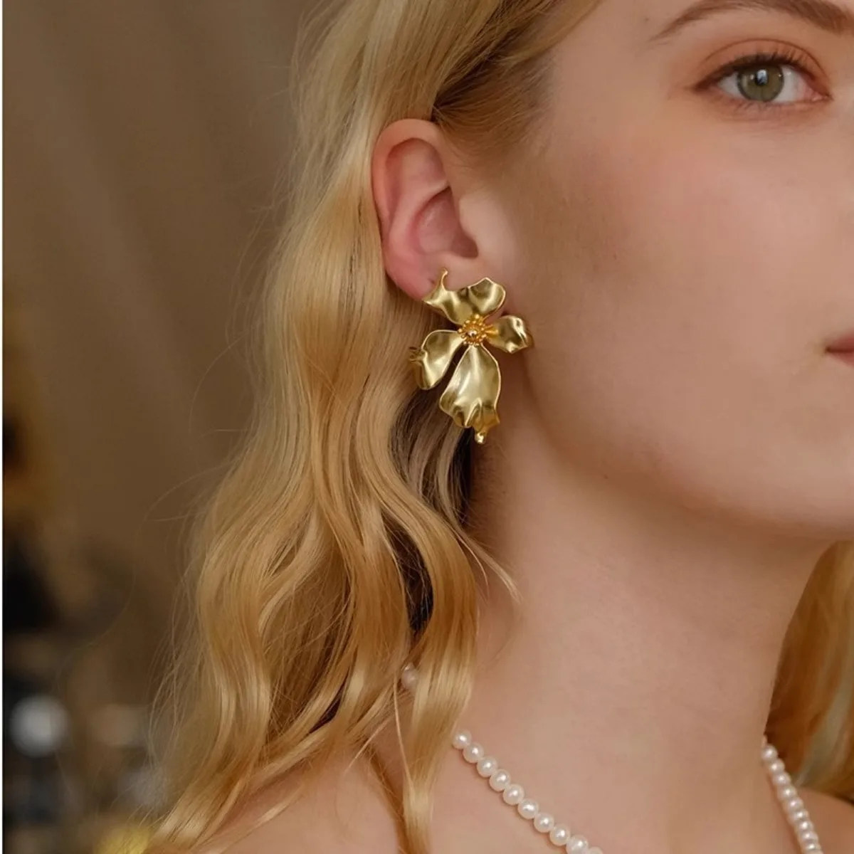 

gold flower statement earrings elegant trendy lightweight fashion jewelry for women