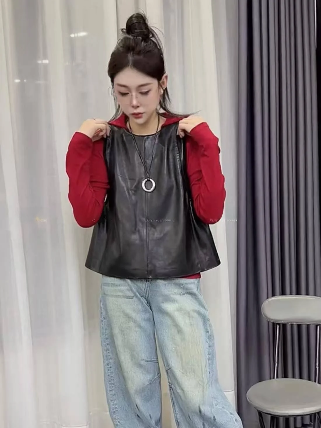 

Новая женская кожаная безрукавка из овчины 2025 года: приталенная, универсальная, с короткой молнией, повседневная модная верхняя одежда