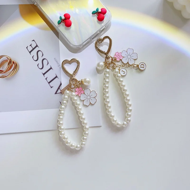 New Love and Hate Alloy Key Ring Pendant Cute Small White Flower Letter Pearl Accessory Bag Pendant