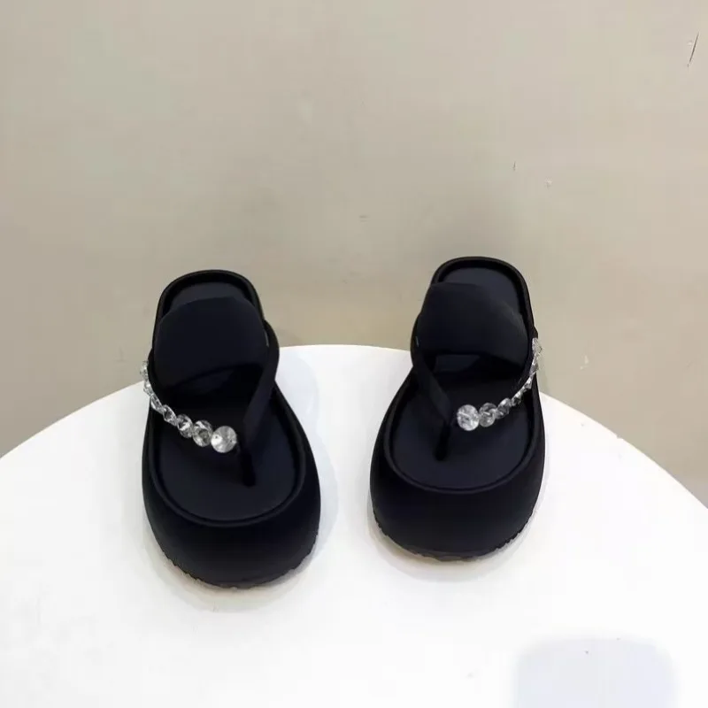 

Тапочки на возвышенном каблуке, женские летние уличные шлепанцы, новинка 2025, пляжные повседневные сандалии интернет-знаменитостей, очень превосходные скандальные сандалии