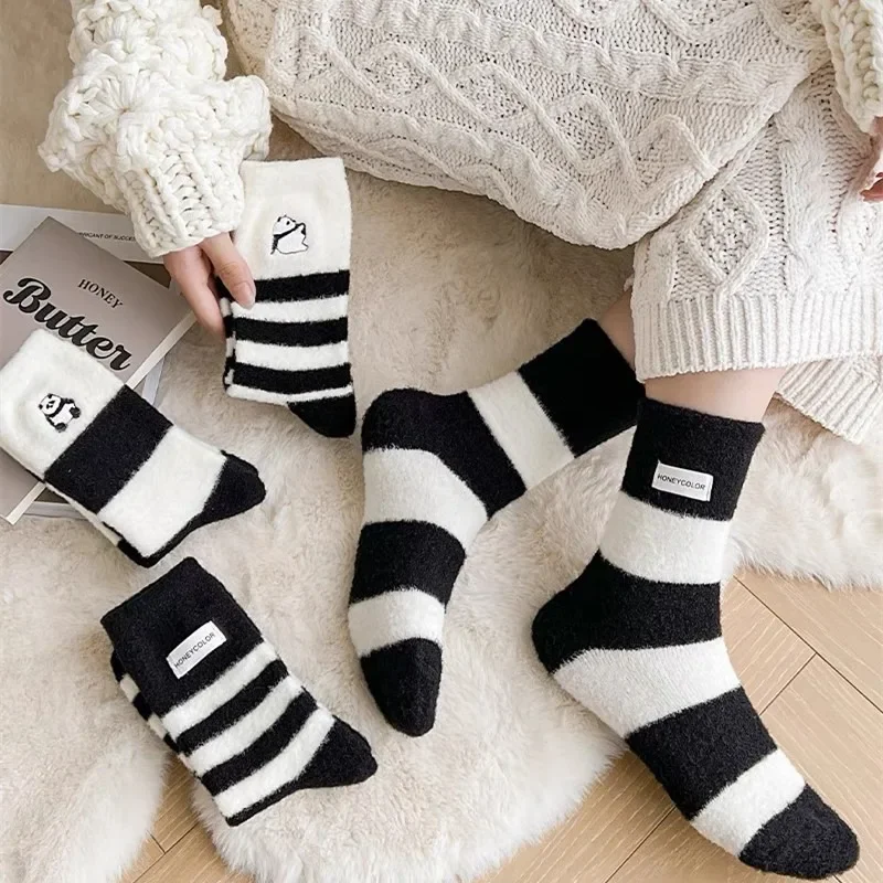 

4 pairs of breathable odor proof women's autumn winter mid tube socks thick simple comfortable casual socks
