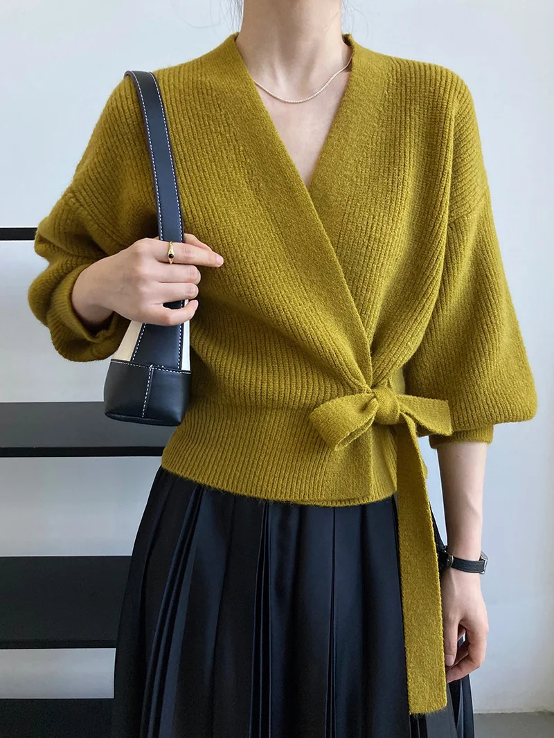 

Свитер женский осенний с V-образным вырезом и высокой талией