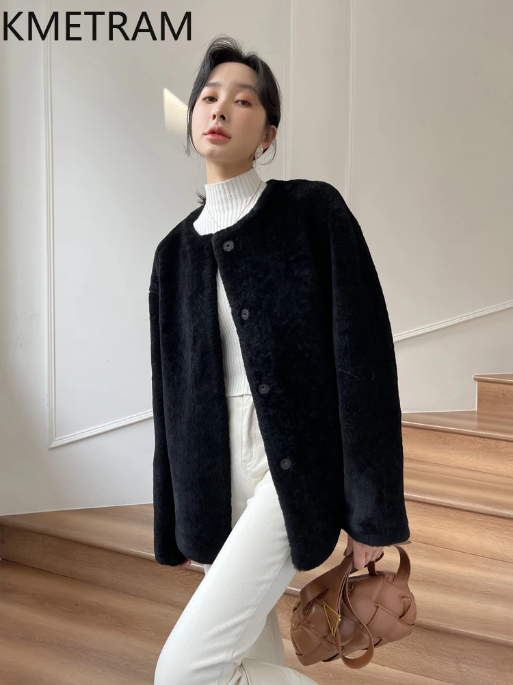 سترة من صوف ميرينو الطبيعي لعام 100% من جلد الغنم مزدوجة الوجه معطف نسائي فاخر مستقيم من الفرو الحقيقي ملابس شتوية للنساء 2025