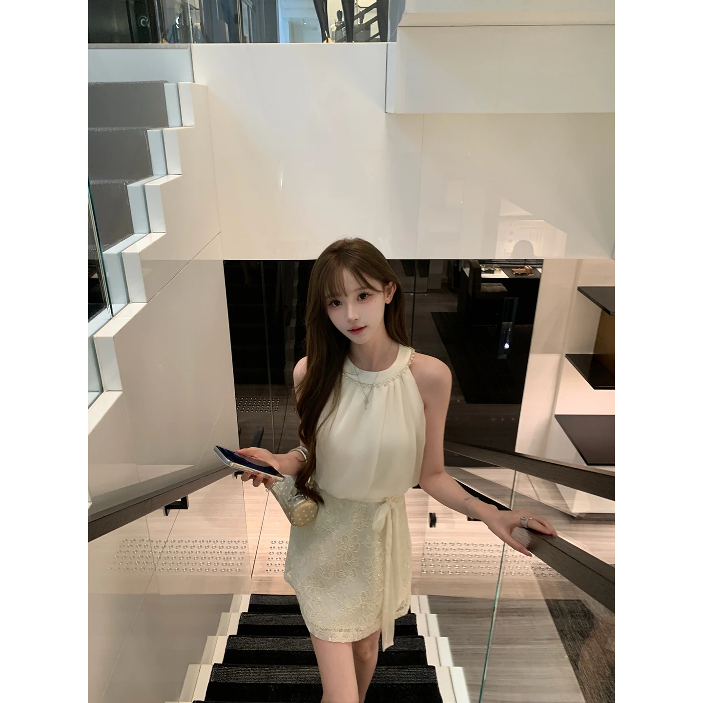 

Chen Dauyu Elegant Summer Short Dress Women's Unique Beautiful Waist-Cinched Neckline Dress City Commuting Style Bright Sequins