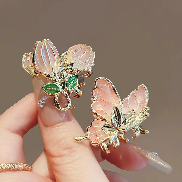 

Vintage and Ethereal Butterfly Hair Clip for Women Chic Shark Hair Clip for Ladies with Broken Hair and Bangs