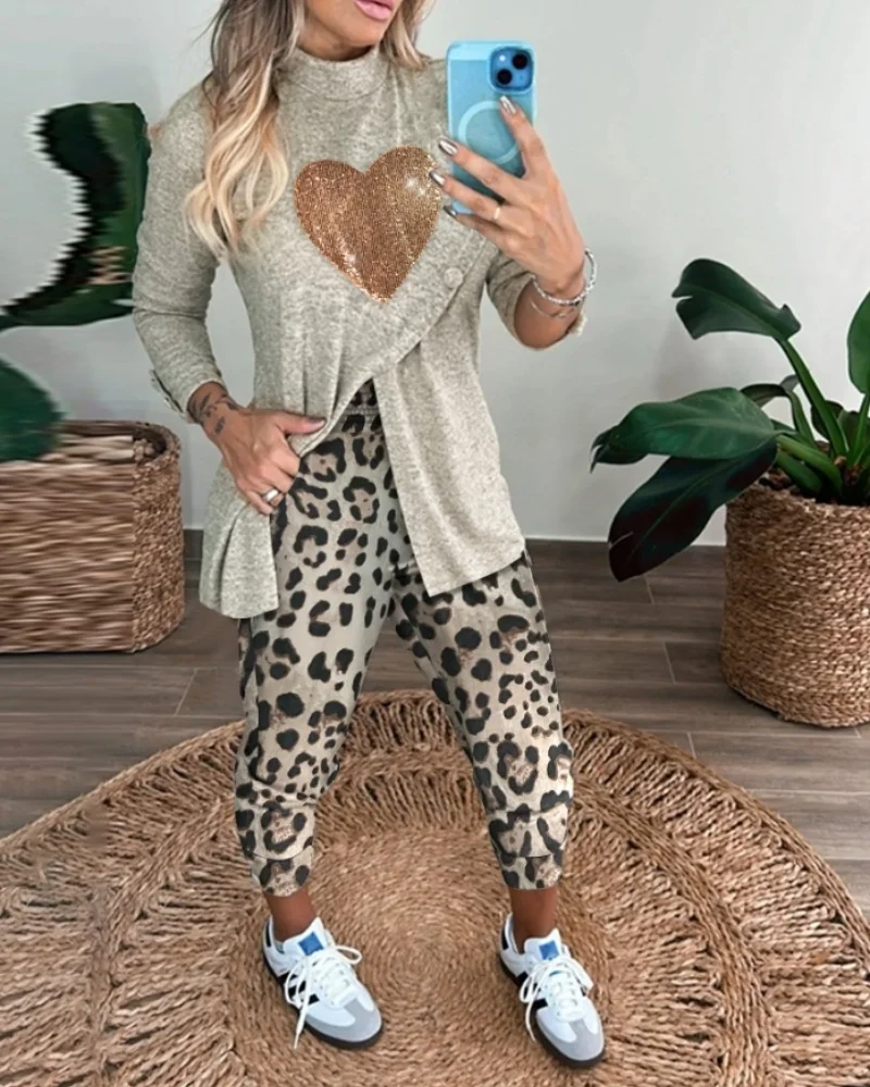 

New heart-shaped pattern stand up collar long sleeved slit top leopard print high waisted flared pants 2-piece set