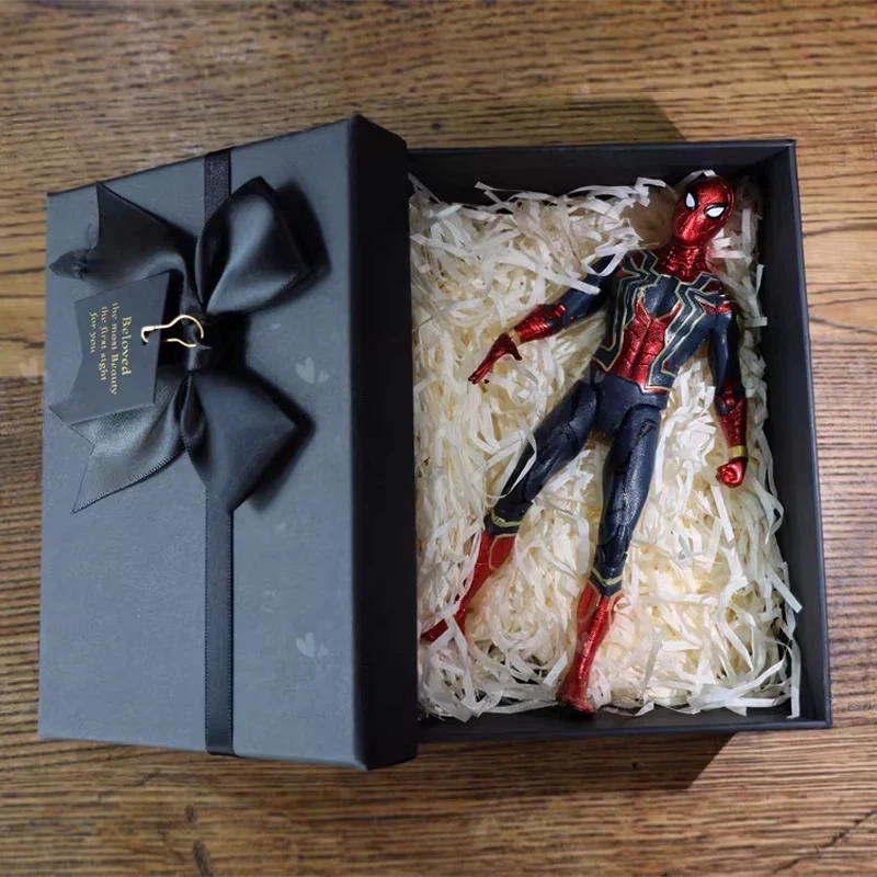

Коллекционная фигурка Железного Человека-паука из фильма Marvel Avengers: Endgame, статуэтка для украшения рабочего стола, детская игрушка, подарок на день рождения с подарочной коробкой
