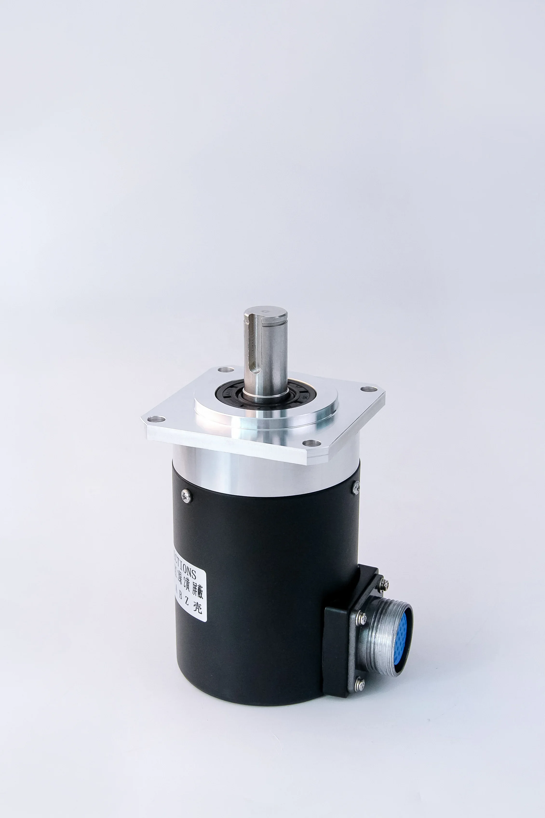 W68S15-LF Incremental Encoder Photoelectric Solid Axle Mounting Miniature Shock/Vibration Resistant IP56 Protection 10mm
