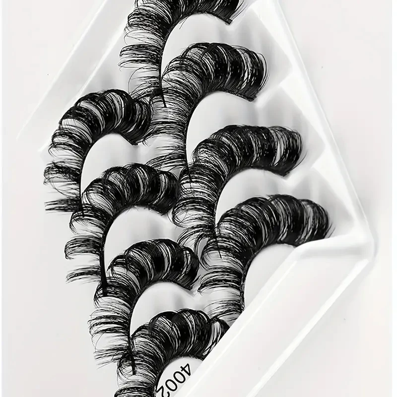 4 pairs of 8D chemical fiber false eyelashes are naturally clumped, showing exaggerated curling like thick eye black, creating a