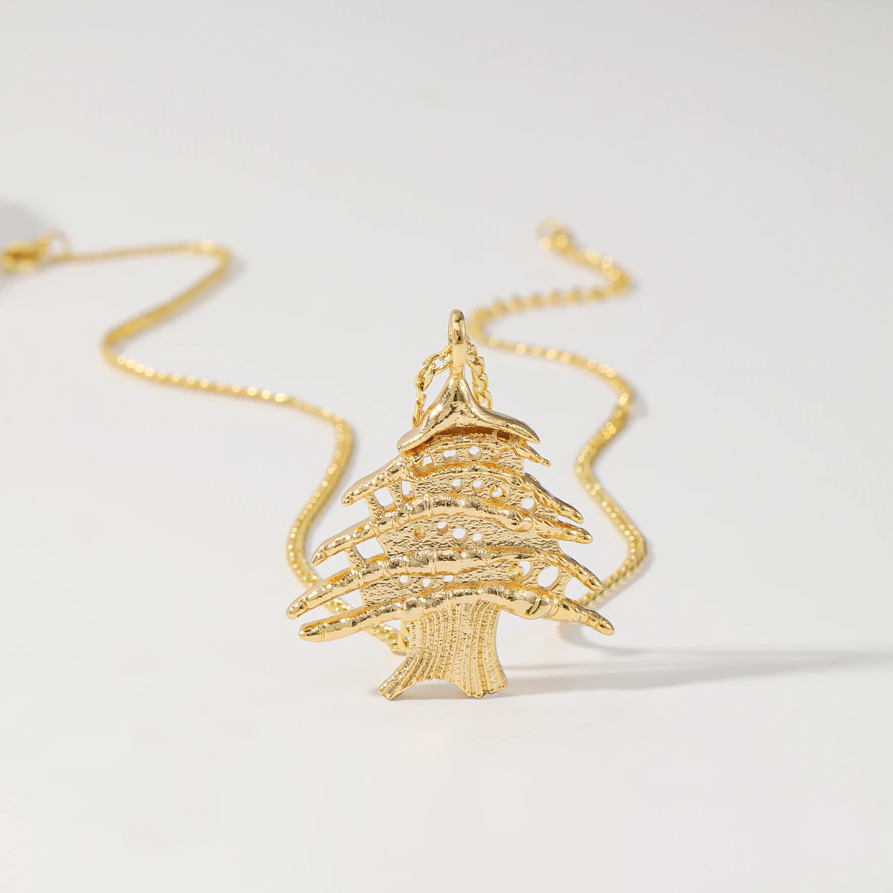 قلادة لبنان الفاخرة قلادة شجرة الصنوبر 18 قيراط مطلية بالذهب قلادة إسلامية تصميم شجرة الحياة الأصلية هدية العيد للنساء والزوجة