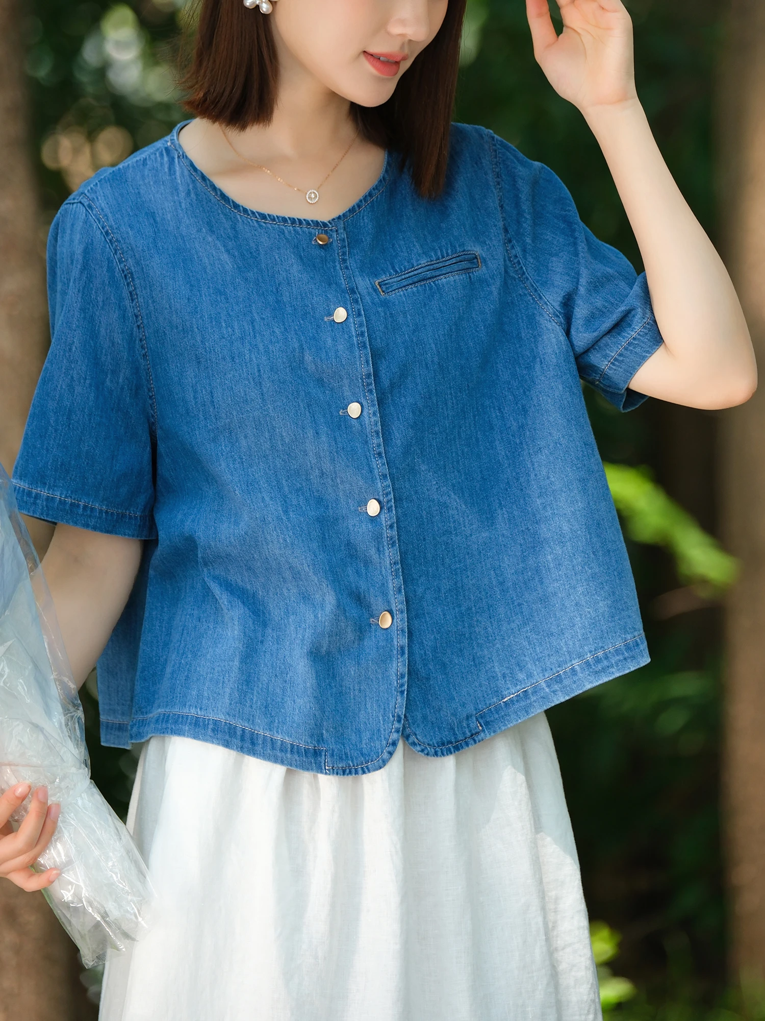 

Женская джинсовая куртка оверсайз, приталенная, с эффектом подтяжки, удлиняющая ноги, из смесового хлопка и полиэстера, с круглым вырезом, неорганическая, с эффектом сохранения формы.