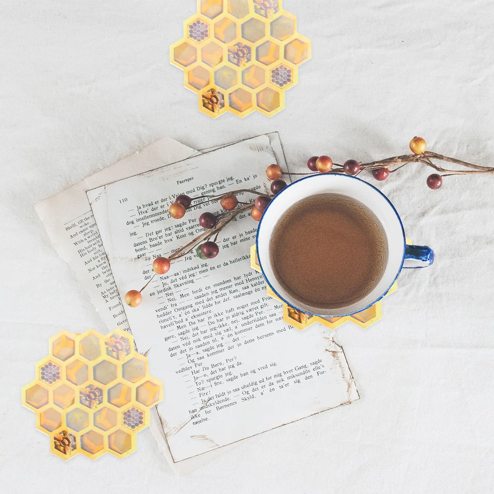 

4 Pieces Drink Table Mat Drink Coaster Tea Cup Coaster Pot Holder Dining Sports Cup Mats Resin Honeycomb Home Gift